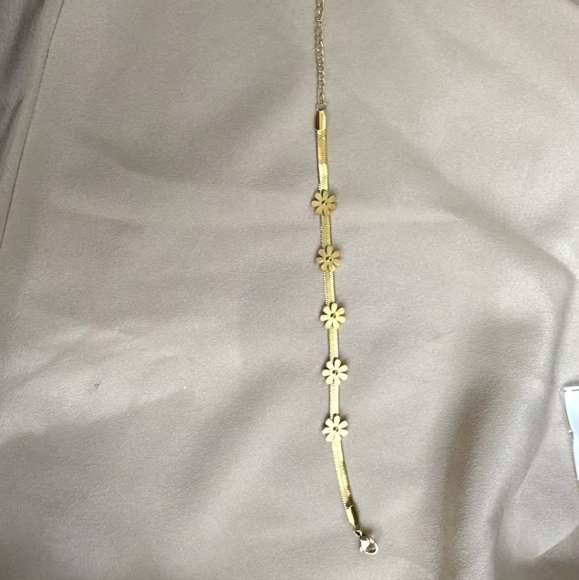 Golden Hearts Bracelet - Picture 2 of 5